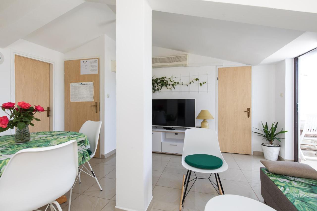 Apartment & Rooms Ivica 克尔克 外观 照片