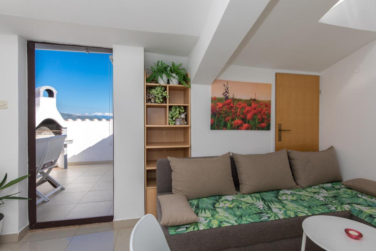 Apartment & Rooms Ivica 克尔克 外观 照片