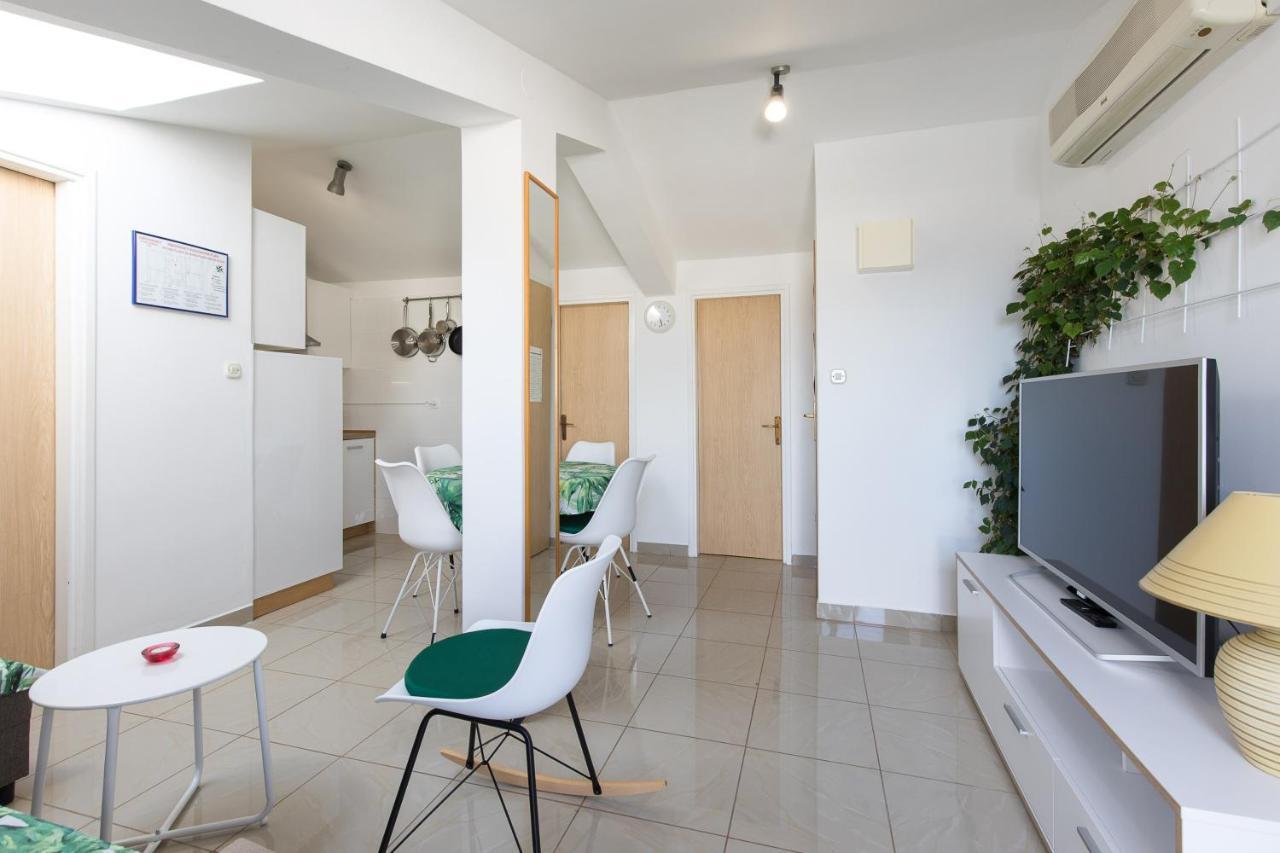 Apartment & Rooms Ivica 克尔克 外观 照片
