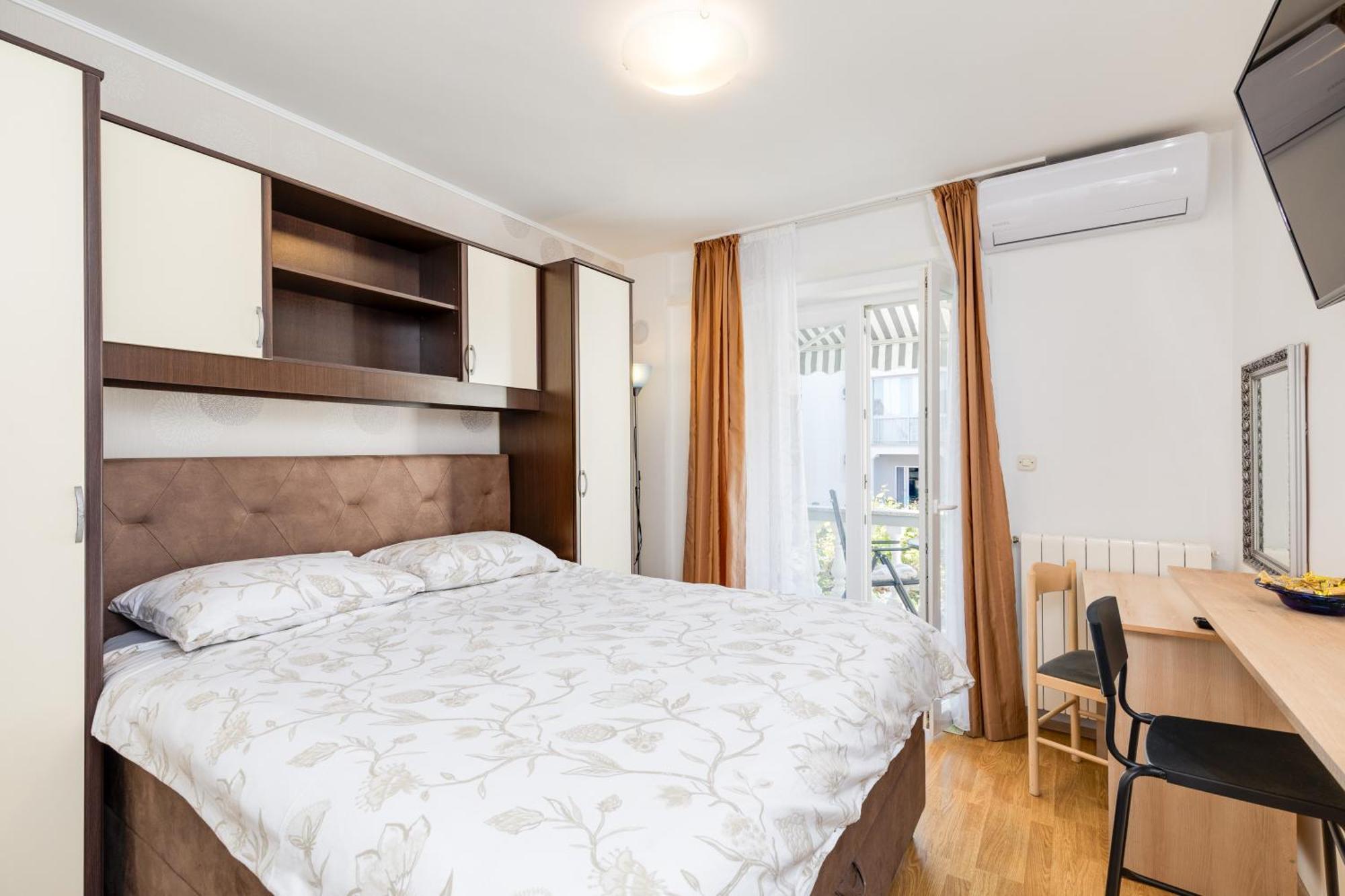 Apartment & Rooms Ivica 克尔克 外观 照片