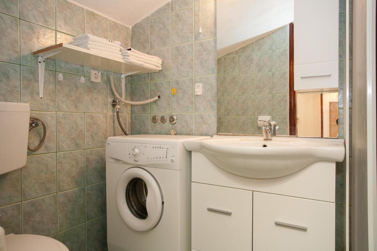 Apartment & Rooms Ivica 克尔克 外观 照片